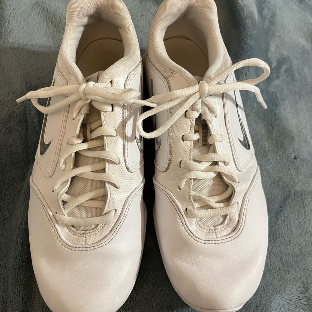 Nike Women Sideline II White Cheerleading & Casual Shoes Sneakers U.S. Size 9.5